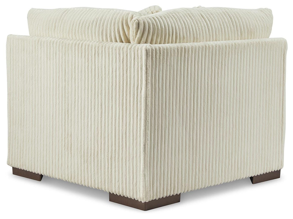 Lindyn Sectional with Chaise - Home Furniture And More (Brentwood, MD)