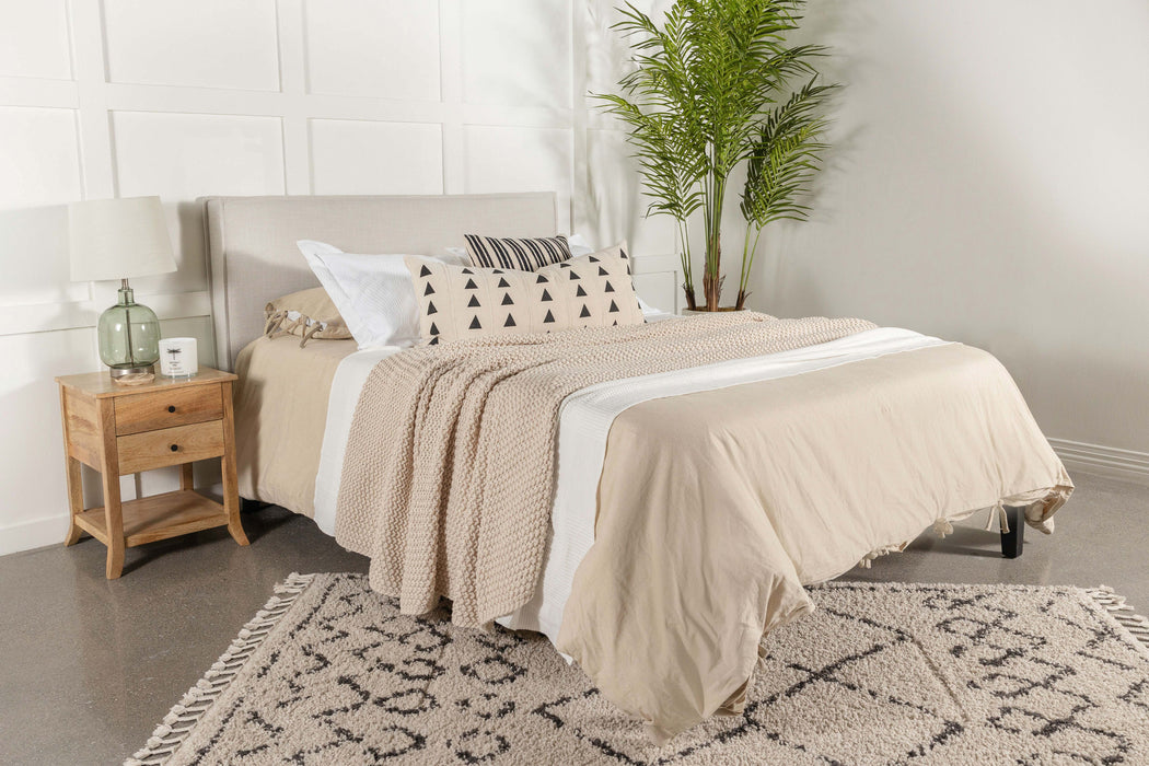Izzy Queen Headboard - Home Furniture And More (Brentwood, MD)