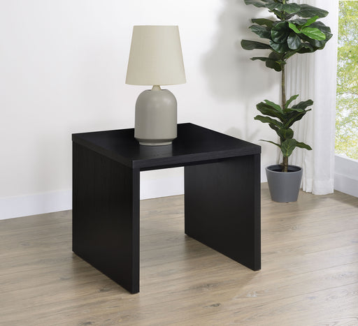Knapp End Table - Home Furniture And More (Brentwood, MD)