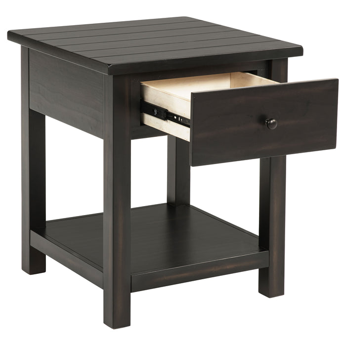 Payne End Table - Home Furniture And More (Brentwood, MD)