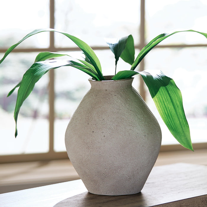 Hannela Vase - Home Furniture And More (Brentwood, MD)