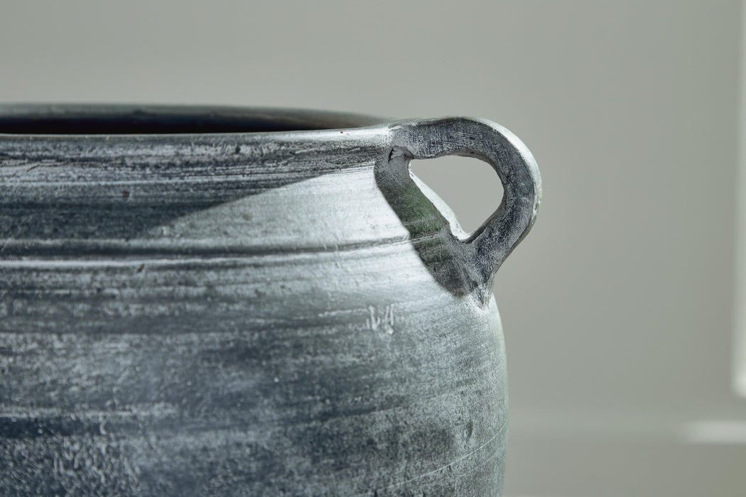 Meadie Vase - Home Furniture And More (Brentwood, MD)