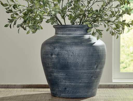 Meadie Vase - Home Furniture And More (Brentwood, MD)