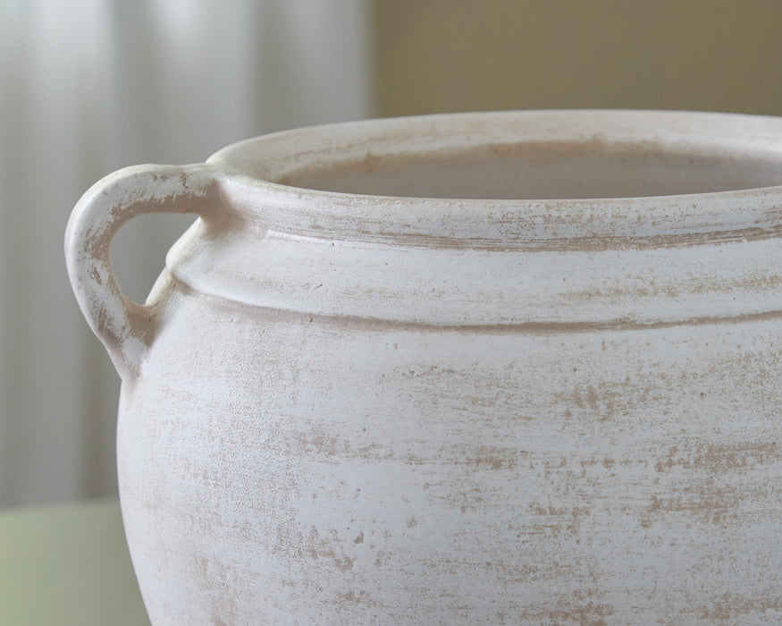 Meadie Vase - Home Furniture And More (Brentwood, MD)