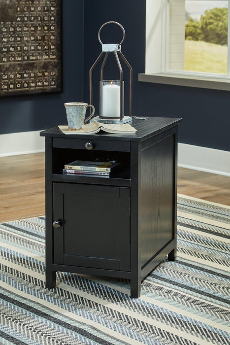 Treytown Chairside End Table - Home Furniture And More (Brentwood, MD)