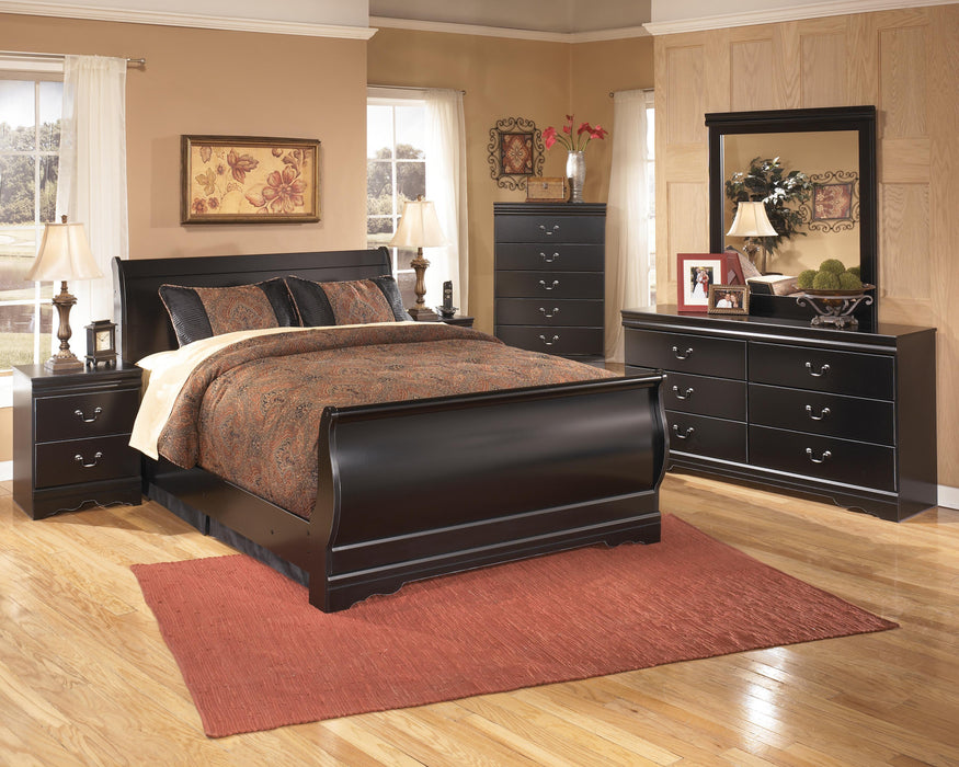 Huey Vineyard Dresser and Mirror - Home Furniture And More (Brentwood, MD)