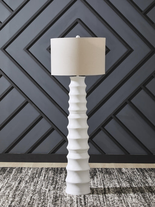 Veraleigh Floor Lamp - Home Furniture And More (Brentwood, MD)