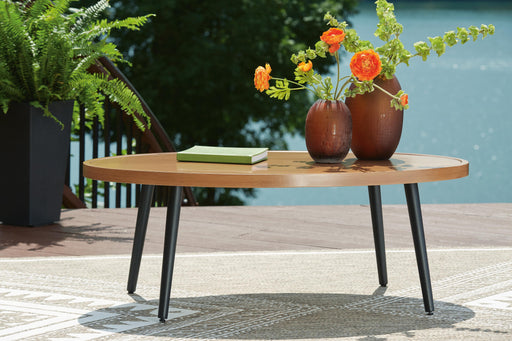 Horizon Hall Outdoor Coffee Table - Home Furniture And More (Brentwood, MD)