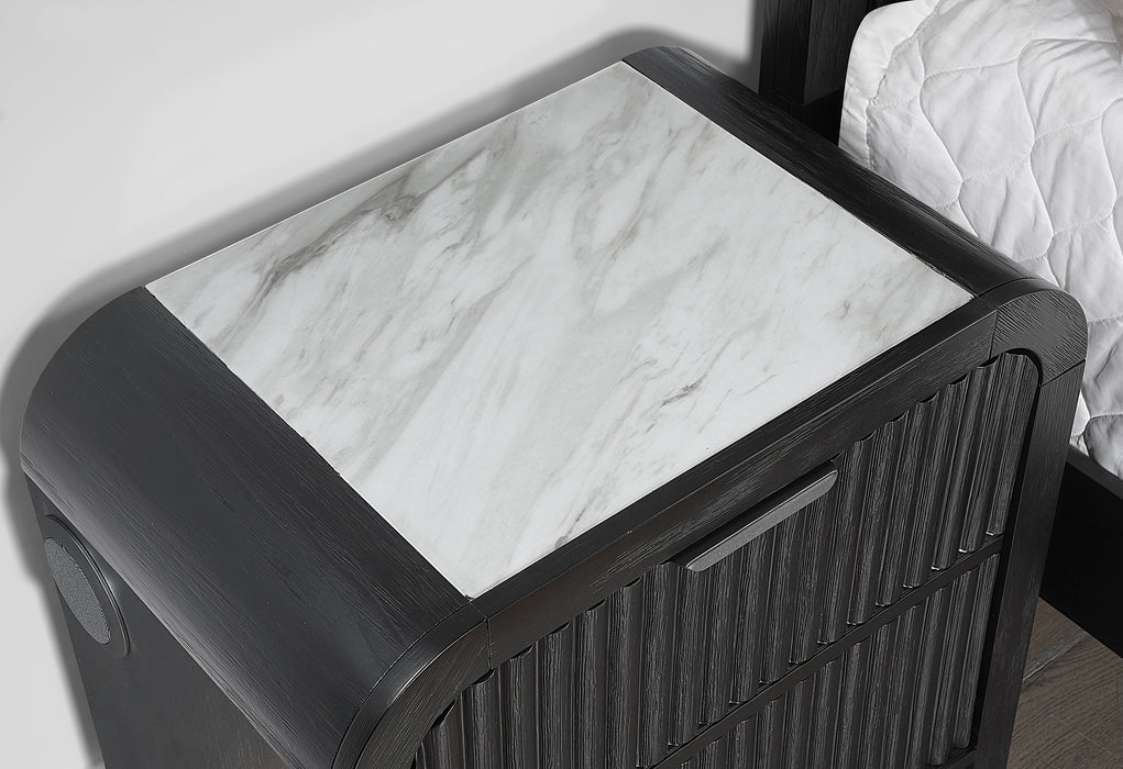 BECKETT WHITE/BLACK KING BED GROUP WITH COOLER & SPEAKER