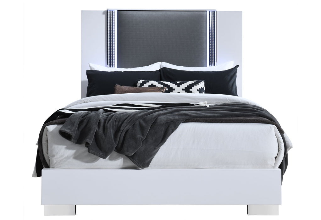 YLIME SMOOTH WHITE DRESSER, MIRROR, NIGHTSTAND - Home Furniture And More (Brentwood, MD)